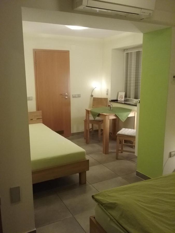 Gaestezimmer , Pension Wauri Waldenbuch Exterior foto